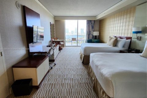 Condo in Sunny Isles Beach, Florida  № 1742114 - photo 17
