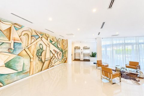 Condo in Miami Beach, Florida, 2 bedrooms № 2249384 - photo 13