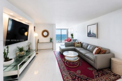 Condo in Miami Beach, Florida, 2 bedrooms № 2249384 - photo 2
