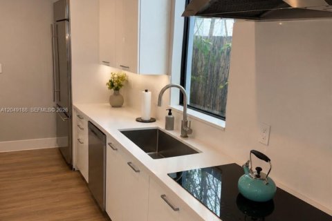 Villa ou maison à louer à Miami, Floride: 4 chambres, 268.49 m2 № 2262540 - photo 10