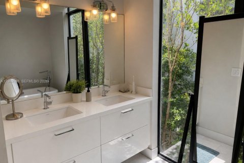 Villa ou maison à louer à Miami, Floride: 4 chambres, 268.49 m2 № 2262540 - photo 19