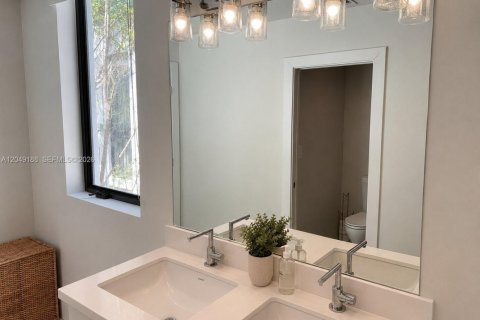 Villa ou maison à louer à Miami, Floride: 4 chambres, 268.49 m2 № 2262540 - photo 28
