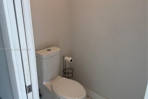 Villa ou maison à louer à Miami, Floride: 4 chambres, 268.49 m2 № 2262540 - photo 21