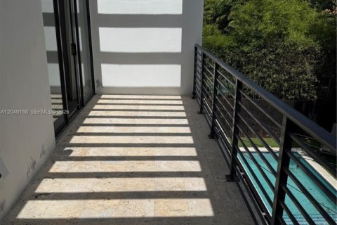 Villa ou maison à louer à Miami, Floride: 4 chambres, 268.49 m2 № 2262540 - photo 17