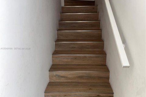 Villa ou maison à louer à Miami, Floride: 4 chambres, 268.49 m2 № 2262540 - photo 14