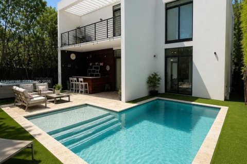 House in Miami, Florida 4 bedrooms, 268.49 sq.m. № 2262540