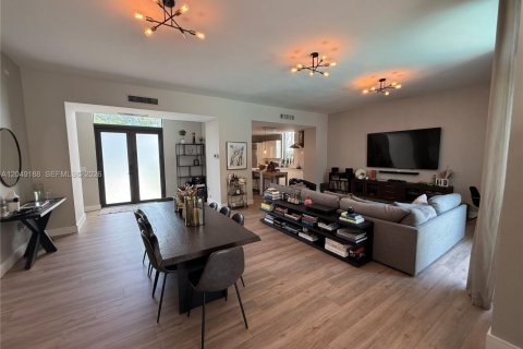 Villa ou maison à louer à Miami, Floride: 4 chambres, 268.49 m2 № 2262540 - photo 2