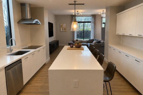 Villa ou maison à louer à Miami, Floride: 4 chambres, 268.49 m2 № 2262540 - photo 7
