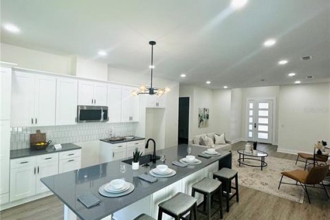 Casa en venta en Tampa, Florida, 4 dormitorios, 179.95 m2 № 1773859 - foto 9