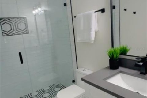Casa en venta en Tampa, Florida, 4 dormitorios, 179.95 m2 № 1773859 - foto 16