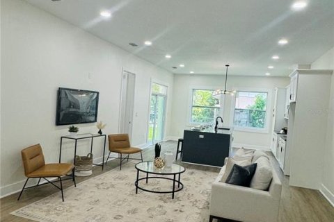 Casa en venta en Tampa, Florida, 4 dormitorios, 179.95 m2 № 1773859 - foto 7
