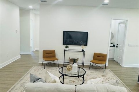 Casa en venta en Tampa, Florida, 4 dormitorios, 179.95 m2 № 1773859 - foto 5