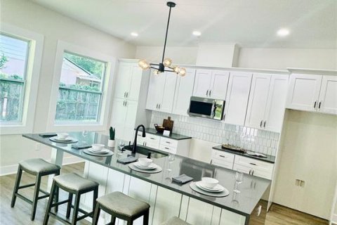 Casa en venta en Tampa, Florida, 4 dormitorios, 179.95 m2 № 1773859 - foto 12