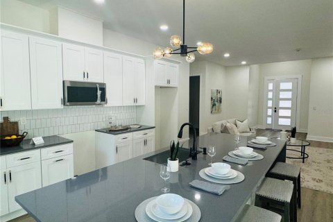 Casa en venta en Tampa, Florida, 4 dormitorios, 179.95 m2 № 1773859 - foto 11