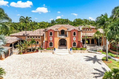 Купить коммерческую недвижимость в Хомстед, Флорида № 2036755 - фото 2