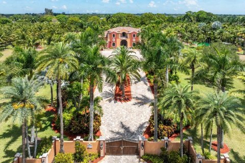 Коммерческая недвижимость в Хомстед, Флорида № 2036755