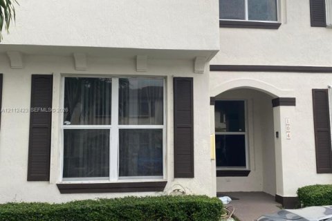 Touwnhouse à Miami, Floride 3 chambres, 117.06 m2 № 2434297