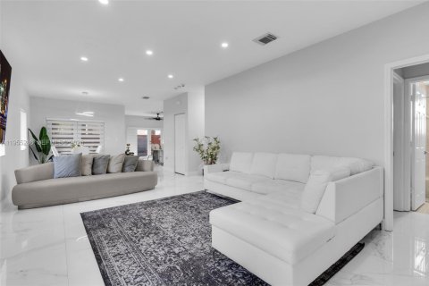 Купить виллу или дом в Хомстед, Флорида 5 спален, 201.6м2, № 2010166 - фото 13