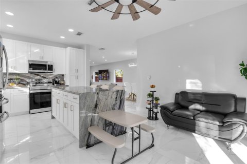 Купить виллу или дом в Хомстед, Флорида 5 спален, 201.6м2, № 2010166 - фото 8