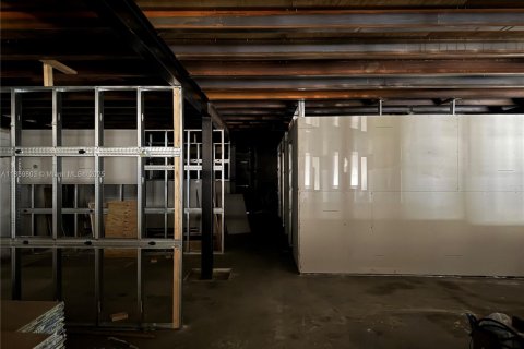 Commercial property in West Park, Florida № 1963467 - photo 16