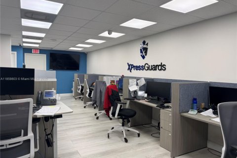 Commercial property in West Park, Florida № 1963467 - photo 10