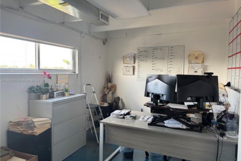 Commercial property in West Park, Florida № 1963467 - photo 13