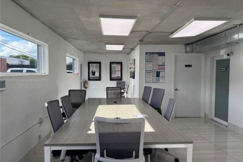 Commercial property in West Park, Florida № 1963467 - photo 4