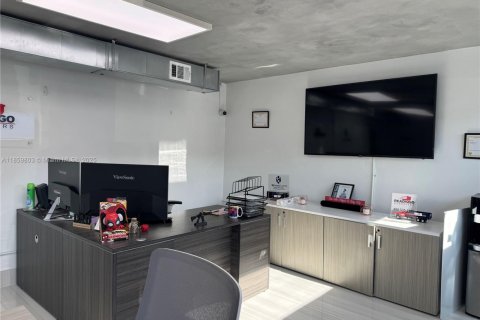 Commercial property in West Park, Florida № 1963467 - photo 5