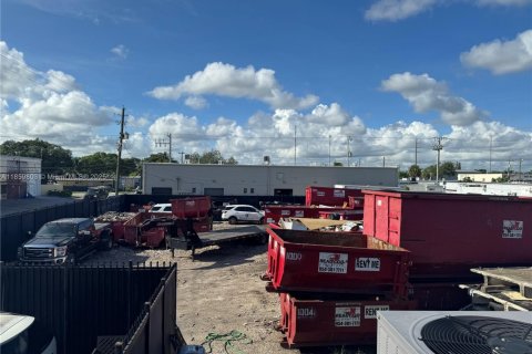 Commercial property in West Park, Florida № 1963467 - photo 12