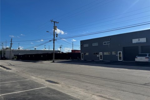 Commercial property in West Park, Florida № 1963467 - photo 2