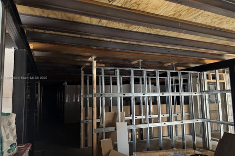 Commercial property in West Park, Florida № 1963467 - photo 15