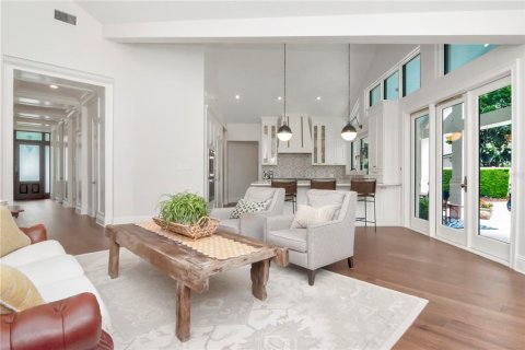 House in Tampa, Florida 5 bedrooms, 415.64 sq.m. № 1644183 - photo 10