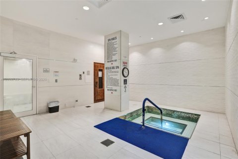 Condo in Bal Harbour, Florida, 3 bedrooms № 2184079 - photo 27