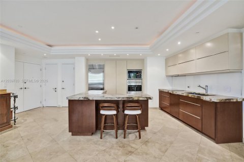 Condo in Bal Harbour, Florida, 3 bedrooms № 2184079 - photo 6