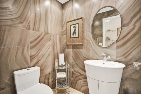 Condo in Bal Harbour, Florida, 3 bedrooms № 2184079 - photo 20