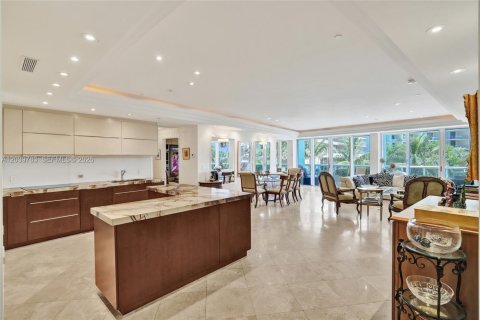 Condo in Bal Harbour, Florida, 3 bedrooms № 2184079 - photo 3