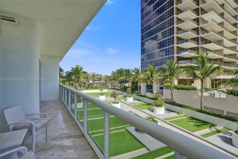 Condo in Bal Harbour, Florida, 3 bedrooms № 2184079 - photo 17