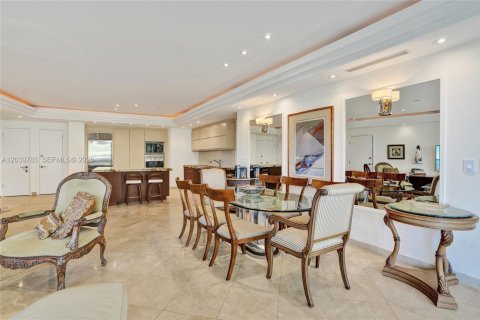 Condo in Bal Harbour, Florida, 3 bedrooms № 2184079 - photo 4