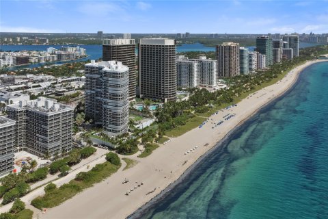 Condo in Bal Harbour, Florida, 3 bedrooms  № 2184079