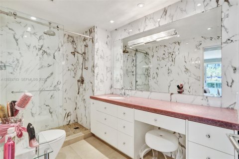 Condo in Bal Harbour, Florida, 3 bedrooms № 2184079 - photo 16