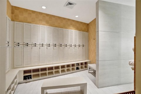 Condo in Bal Harbour, Florida, 3 bedrooms № 2184079 - photo 26