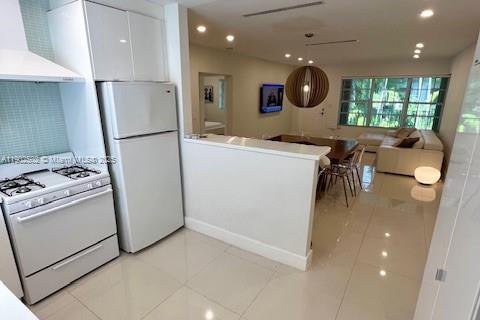 Снять в аренду кондоминиум в Бей-Харбор-Айлендс, Флорида 86.4м2, № 1952977 - фото 9