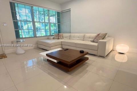 Снять в аренду кондоминиум в Бей-Харбор-Айлендс, Флорида 86.4м2, № 1952977 - фото 2