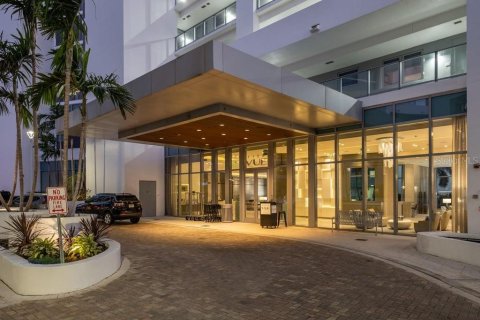 Condo in Sarasota, Florida, 2 bedrooms  № 2278009 - photo 5