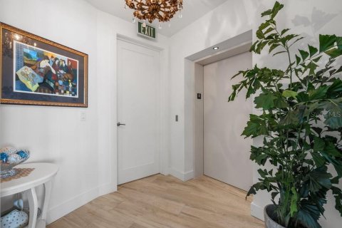 Condo in Sarasota, Florida, 2 bedrooms  № 2278009 - photo 10