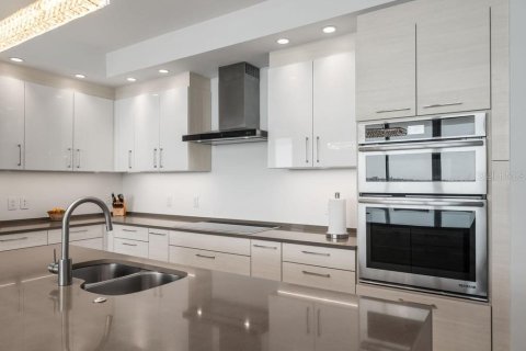 Condo in Sarasota, Florida, 2 bedrooms  № 2278009 - photo 25