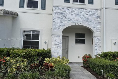 Adosado en alquiler en Homestead, Florida, 3 dormitorios, 137.77 m2 № 1986426 - foto 1