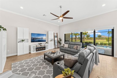 House in Melbourne, Florida 4 bedrooms, 297.38 sq.m. № 1850225 - photo 9