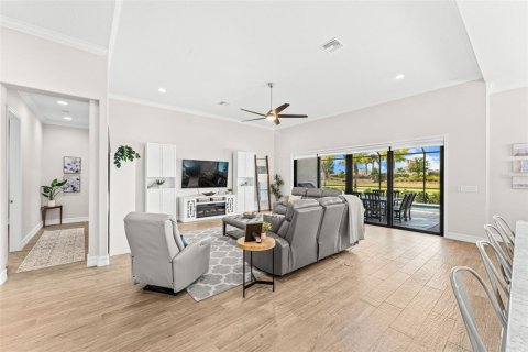 House in Melbourne, Florida 4 bedrooms, 297.38 sq.m. № 1850225 - photo 15