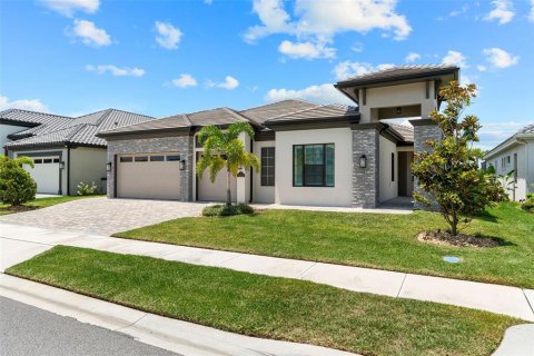 House in Melbourne, Florida 4 bedrooms, 297.38 sq.m. № 1850225 - photo 3